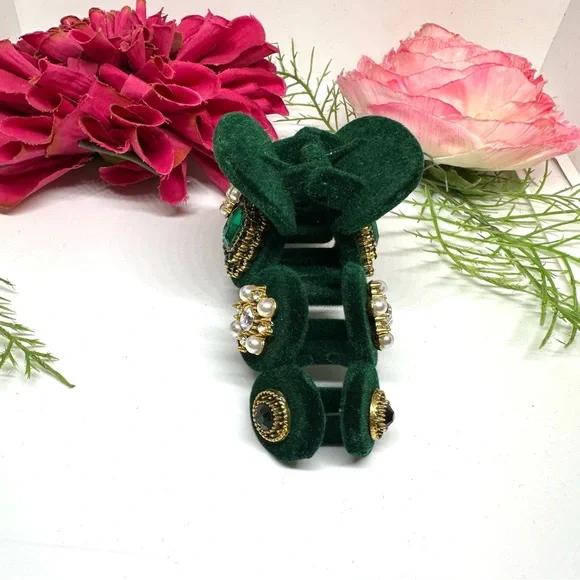 One Left!⚜️Emerald Velvet Crystal Embellished Hair Clip - Picture 5 of 6